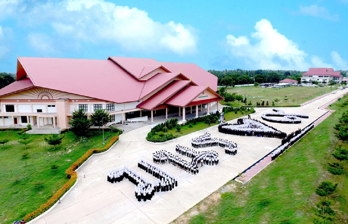 ม.นราธิวาสแปรอักษรแสดงความอาลัยในหลวงร.9