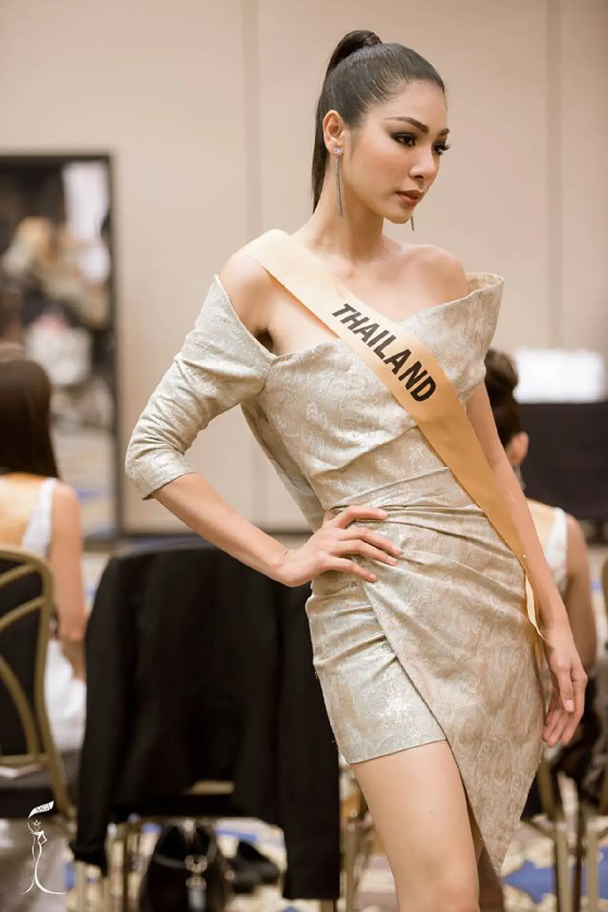 10 ลุคสวยปัง ฝ้าย สุภาพร รองอันดับสองมิสแกรนด์อินเตอร์ฯ 2016