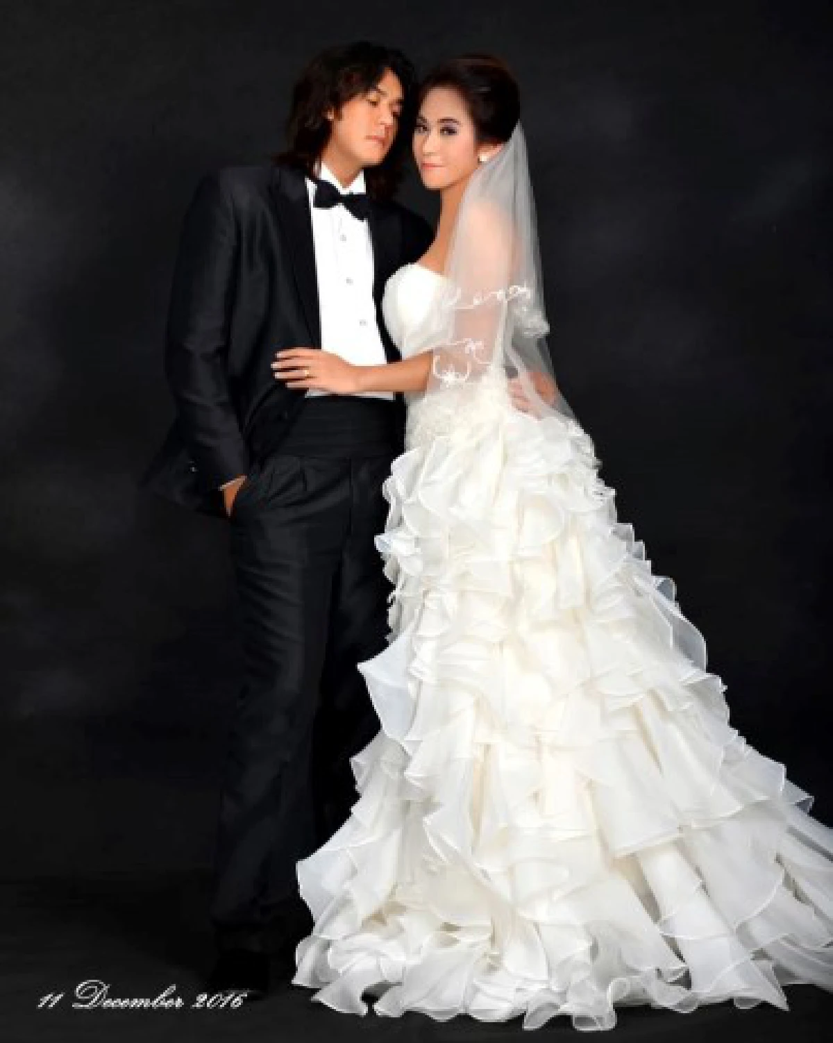 นิกกี้ พิ้ม อวดภาพพรีเวดดิ้งหวานกับแฟนสาวนอกวงการ