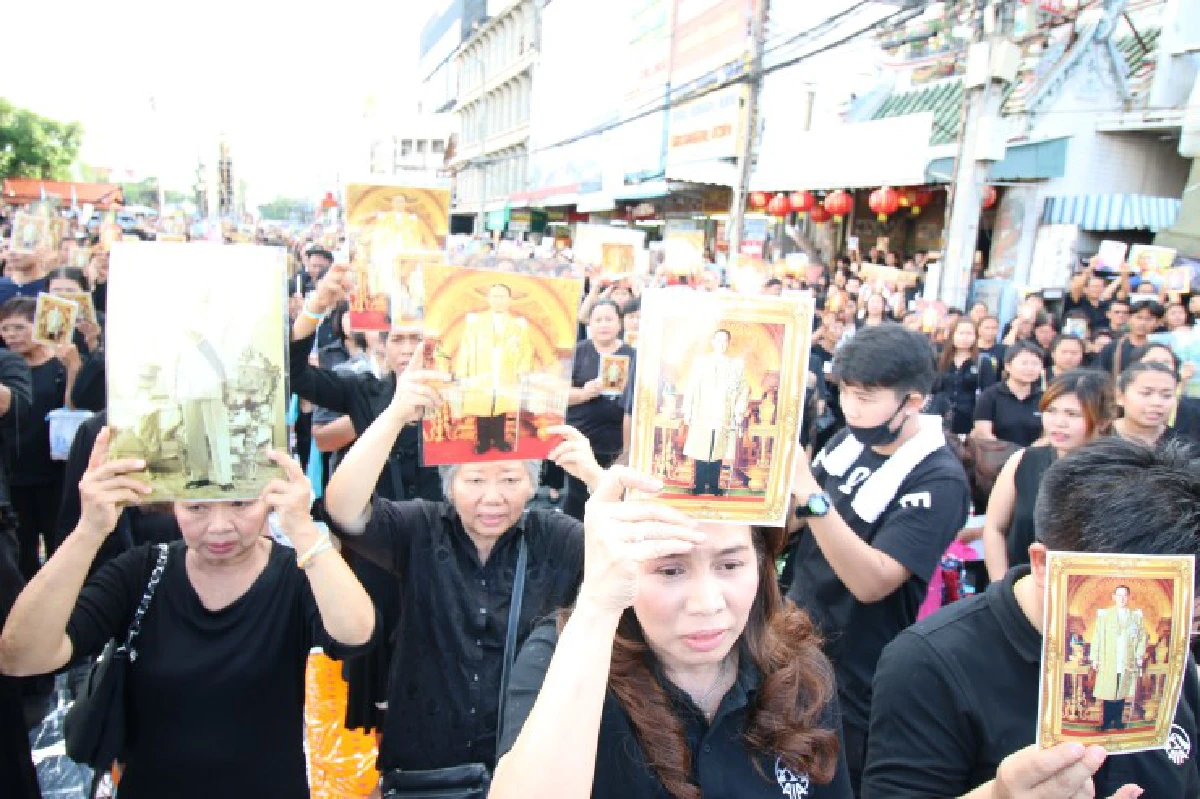 ชาวโคราชกว่าแสนหลั่งไหลร่วมร้องเพลงสรรเสริญพระบารมี
