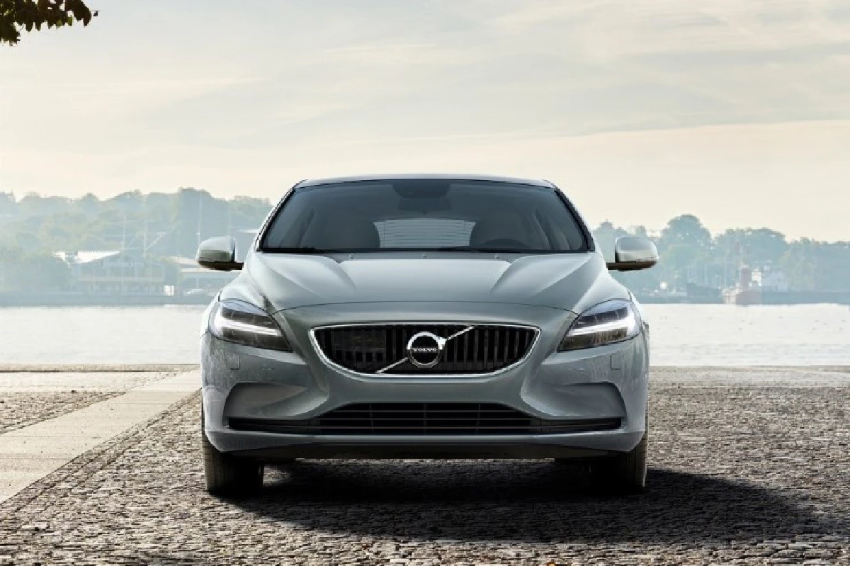 วอลโว่เตรียมเผยโฉม "V40 T4" ใหม่ ในเมืองไทย