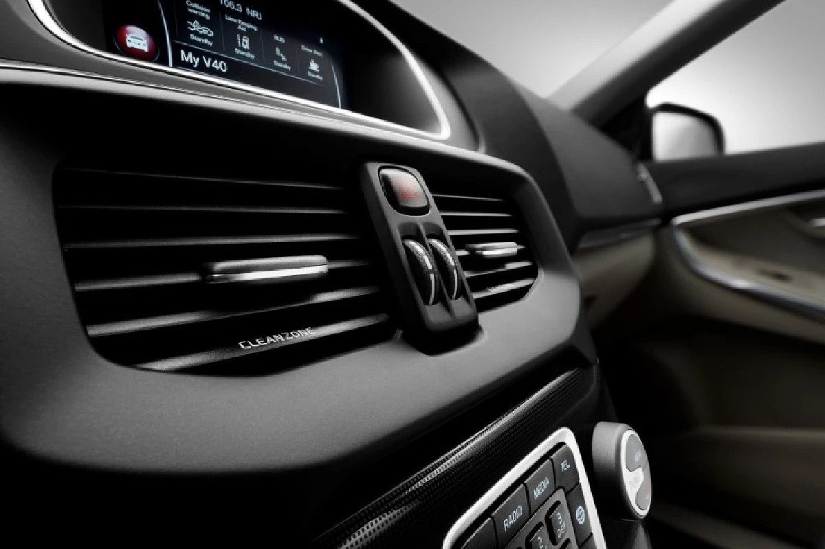 วอลโว่เตรียมเผยโฉม "V40 T4" ใหม่ ในเมืองไทย