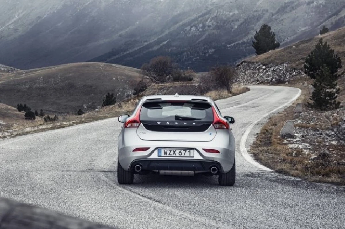 วอลโว่เตรียมเผยโฉม "V40 T4" ใหม่ ในเมืองไทย