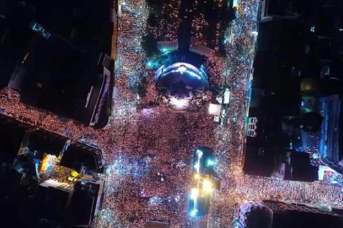 ชาวโคราชกว่าแสนหลั่งไหลร่วมร้องเพลงสรรเสริญพระบารมี