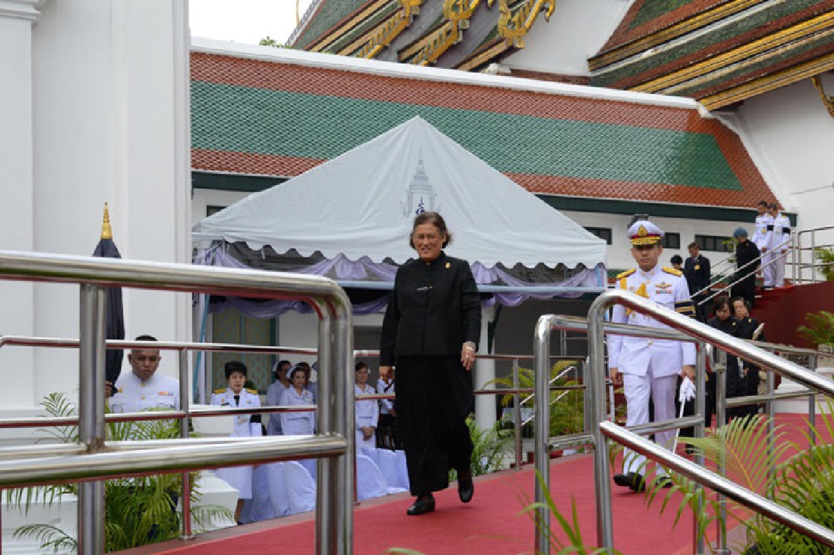 "สมเด็จพระเทพ"ทรงบำเพ็ญพระราชกุศลถวายภัตตาหารเช้า "สมเด็จพระเทพ"ทรงบำเพ็ญพระราชกุศลถวายภัตตาหารเช้า