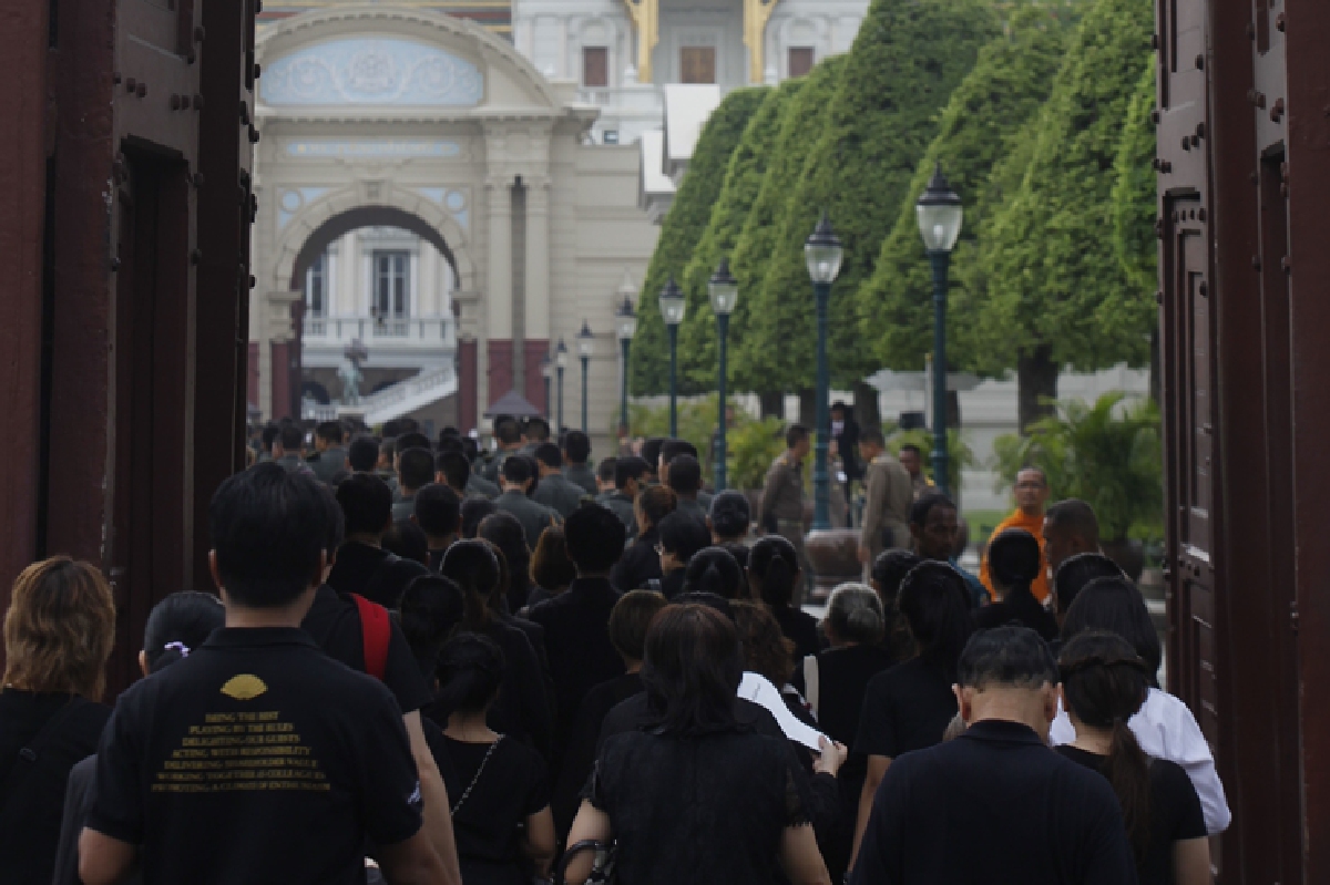 คมนาคมเตรียมพร้อมรับคลืนมหาชนถวายสักการะพระบรมศพ คมนาคมเตรียมพร้อมรับคลืนมหาชนถวายสักการะพระบรมศพ