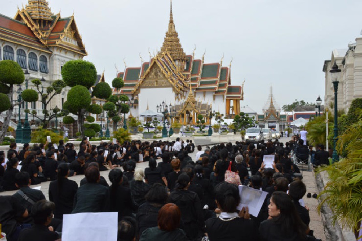 ศตส.แจ้ง 9 ข้อควรปฎิบัติในการถวายบังคมพระบรมศพ ศตส.แจ้ง 9 ข้อควรปฎิบัติในการถวายบังคมพระบรมศพ