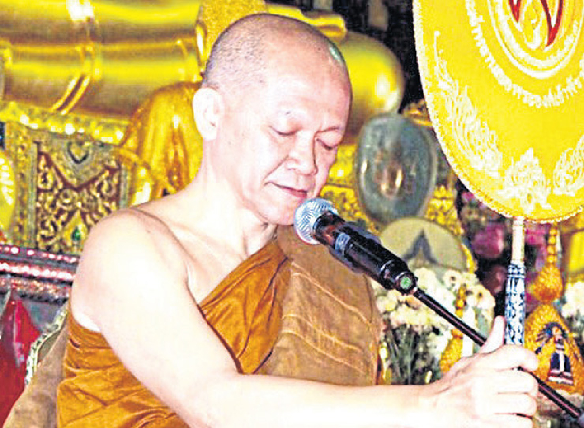 มหาชนน้อมเกล้าฯ ถวาย…แด่ จอมกษัตริย์ผู้ทรงธรรม! มหาชนน้อมเกล้าฯ ถวาย…แด่ จอมกษัตริย์ผู้ทรงธรรม!