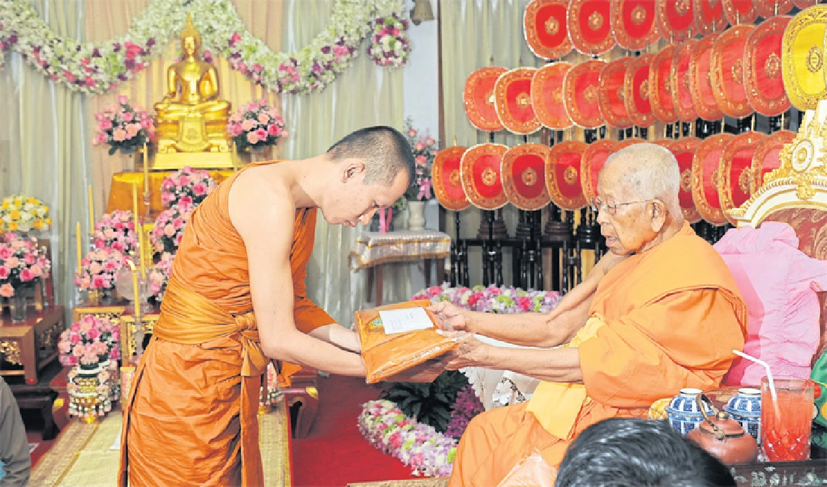 พระเจ้าอยู่หัว พระราชทาน ทุนสำหรับพระสงฆ์ไทย