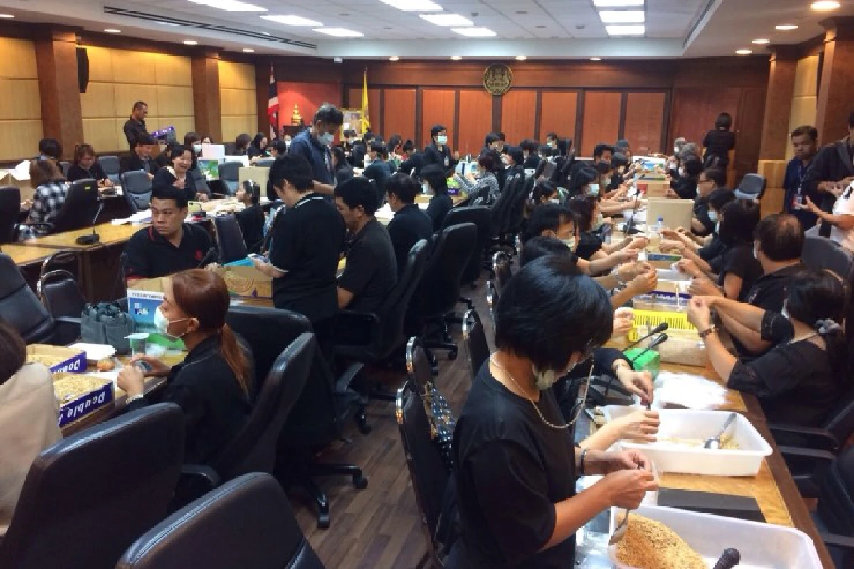สำนักนายกฯชวนประชาชนร่วมทำข้าว "พอเพียง" แจกตลอด 1 ปี