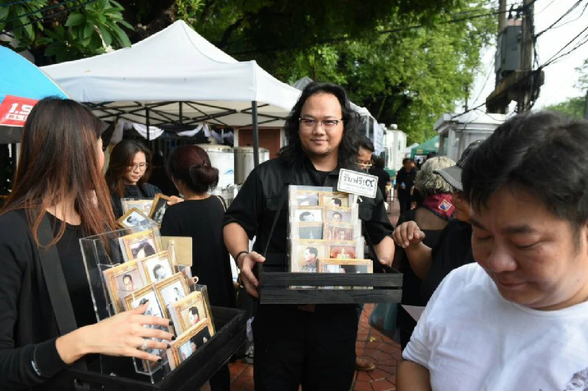 "ดอยธิเบศร์" นำพระบรมฉายาลักษณ์2หมื่นภาพแจกประชาชนที่สนามหลวง