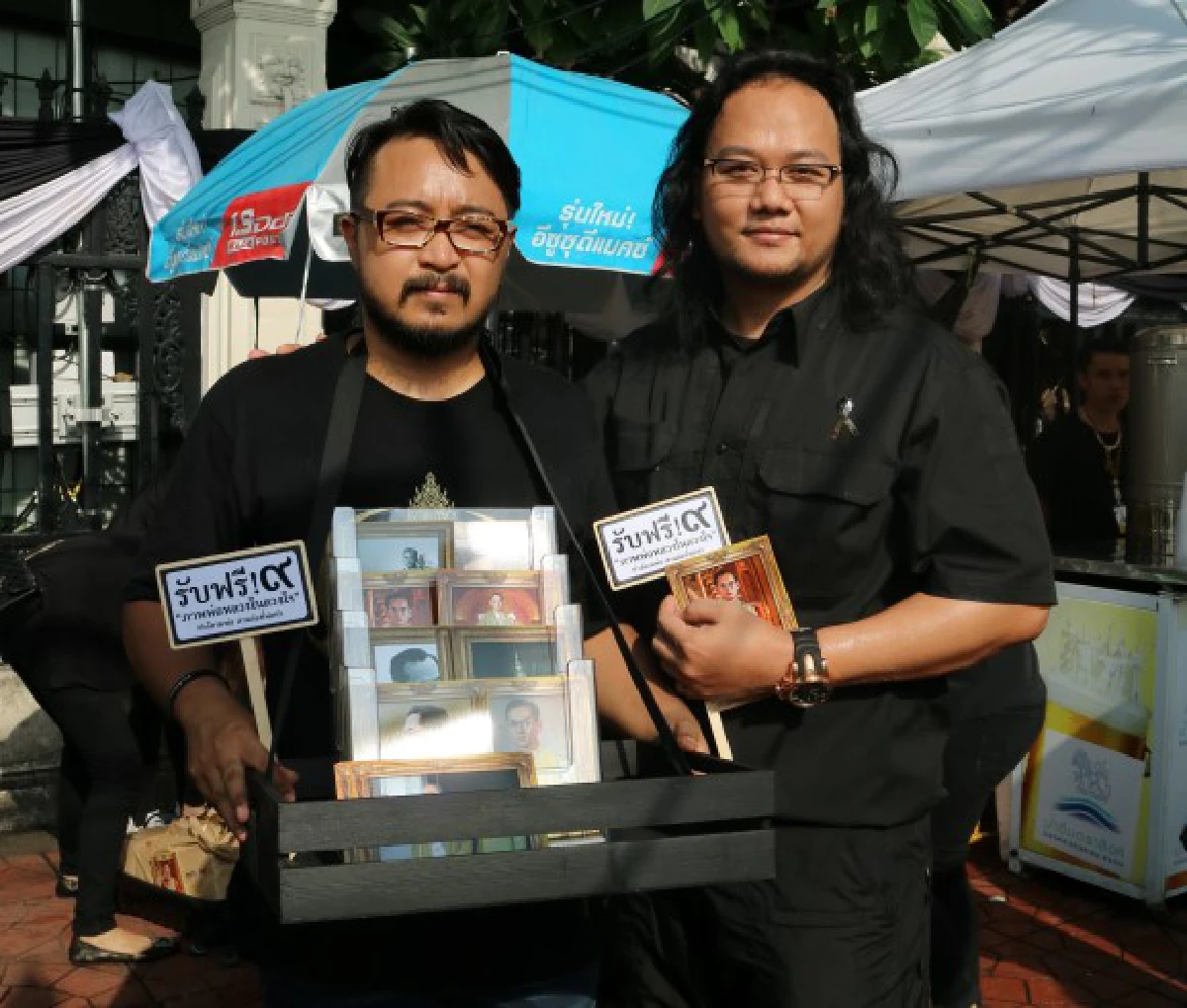 "ดอยธิเบศร์" นำพระบรมฉายาลักษณ์2หมื่นภาพแจกประชาชนที่สนามหลวง