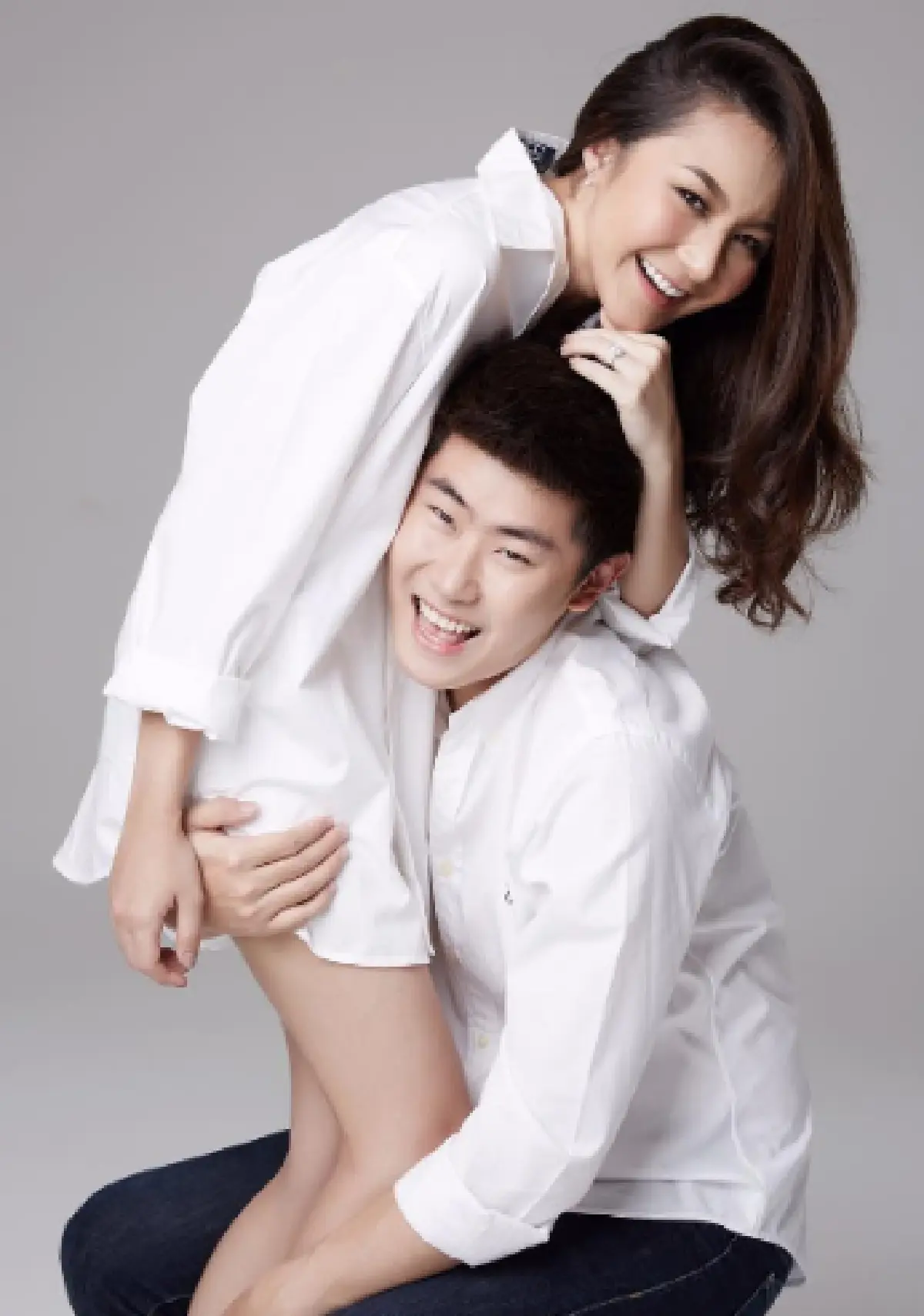 ฮา! "เอ็ม" บุษราคัม โพสต์ภาพพ่อหม่ำโดดถีบลูกเขย หน้าหงาย