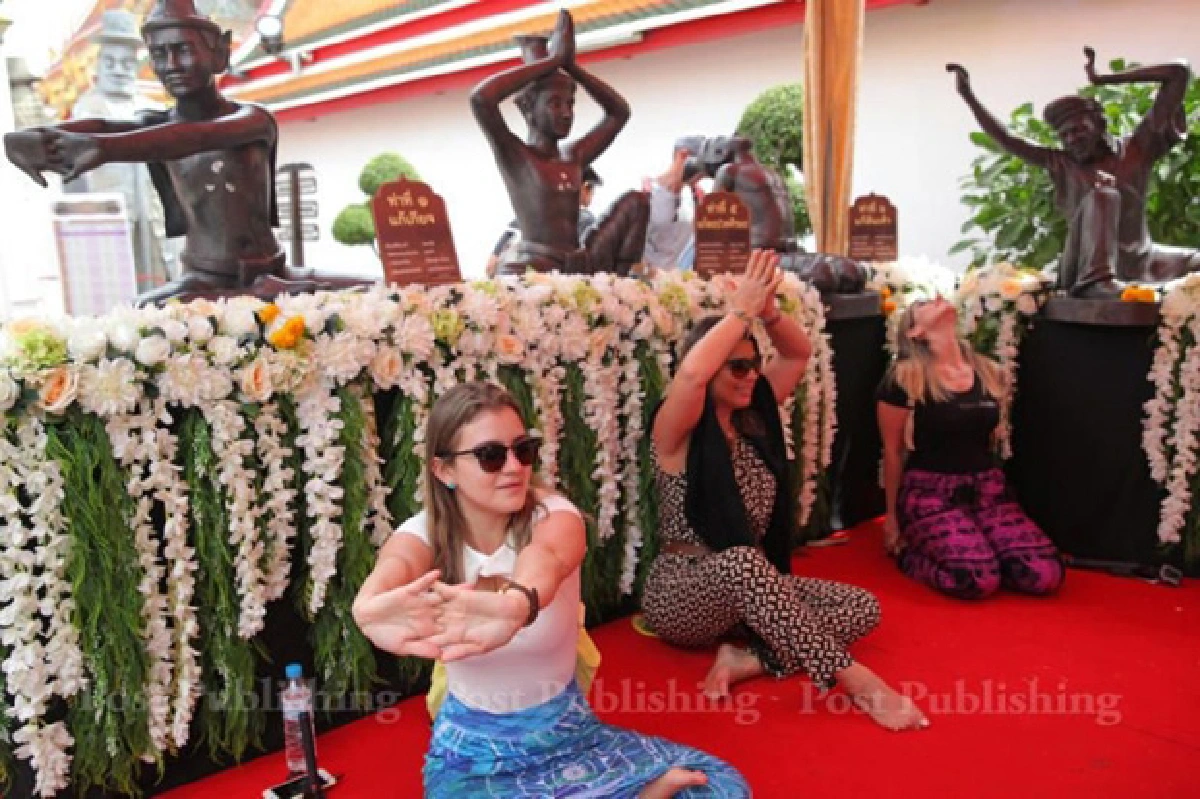 Hermit statues to return to Wat Pho