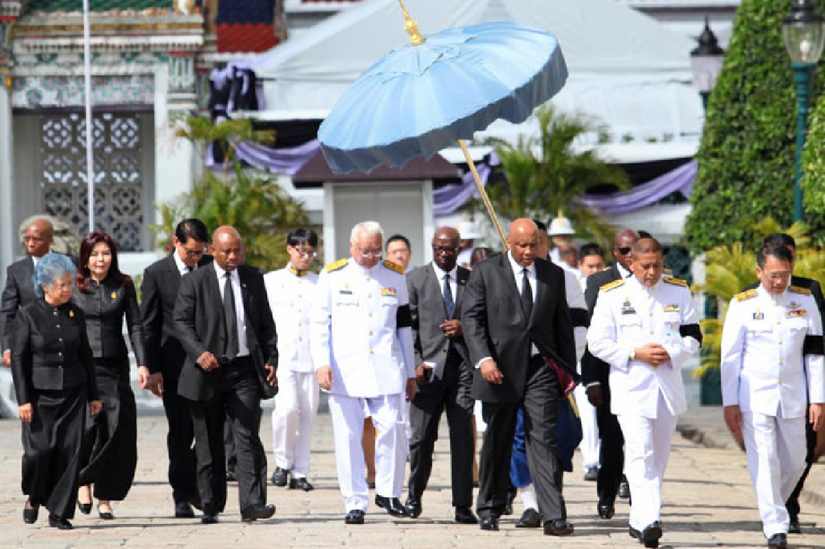 "กษัตริย์เลโซโท" เสด็จฯถวายราชสักการะพระบรมศพในหลวงร.9 "กษัตริย์เลโซโท" เสด็จฯถวายราชสักการะพระบรมศพในหลวงร.9