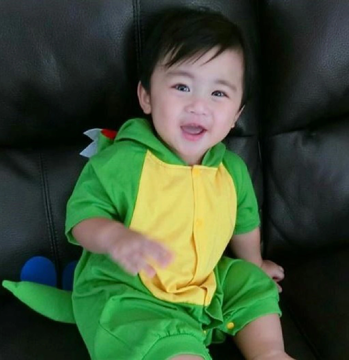 น่าฟัดมาก! น้องเลโก้ ลูกชาย เอ พศิน หล่อเป๊ะได้พ่อมาเต็มๆ
