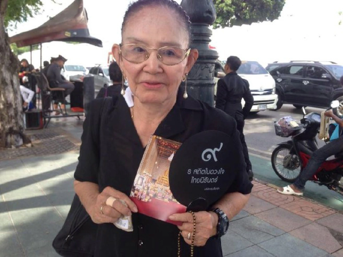 "ครั้งหนึ่งในชีวิต-วินาทีสุดแสนอาลัย" ความในใจพสกนิกรได้ถวายบังคมพระบรมศพ