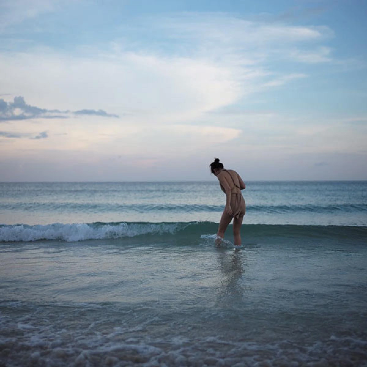 แป้ง อรจิรา โชว์แซ่บ! สวมชุดว่ายน้ำสีเนื้ออวดผิวขาวเนียน