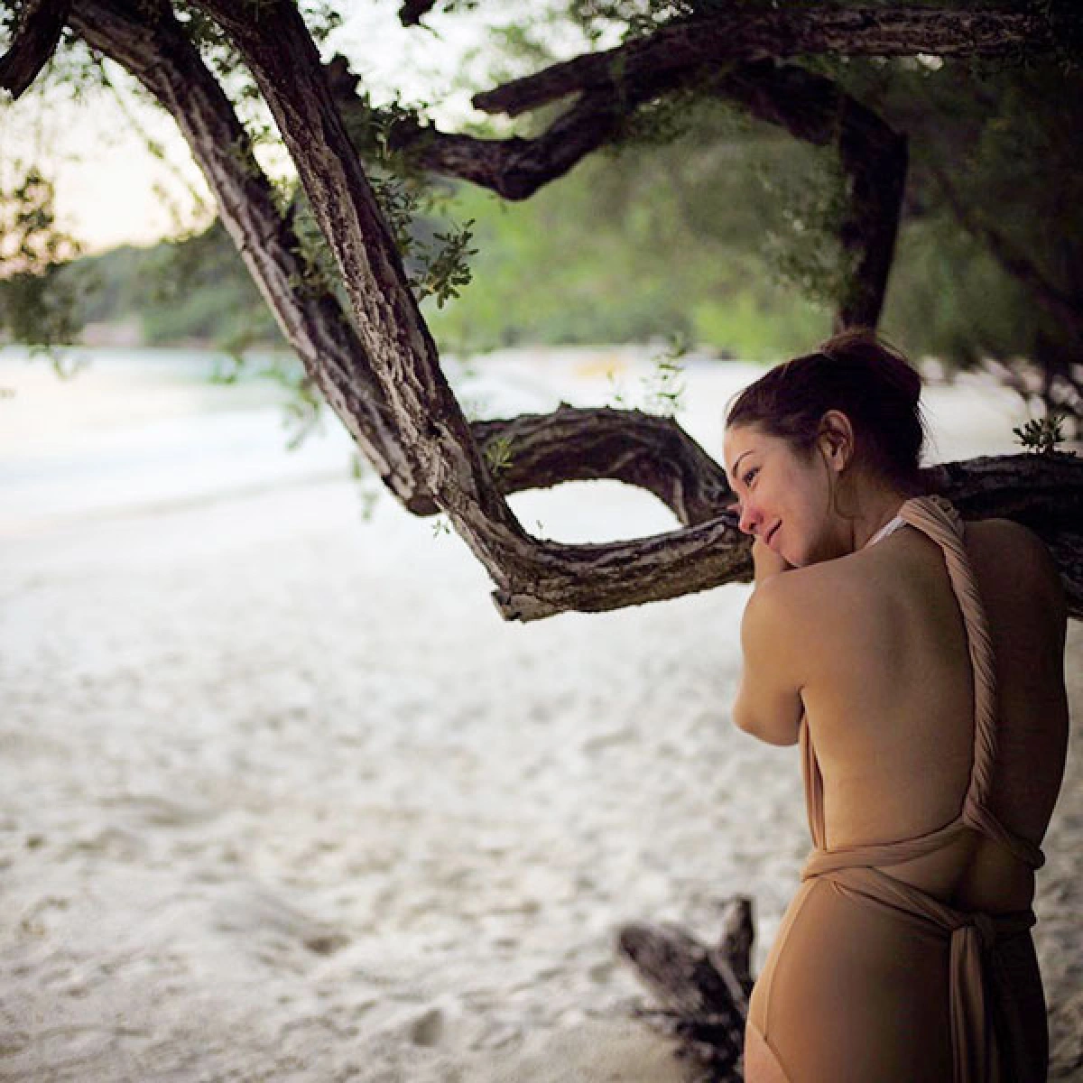 แป้ง อรจิรา โชว์แซ่บ! สวมชุดว่ายน้ำสีเนื้ออวดผิวขาวเนียน