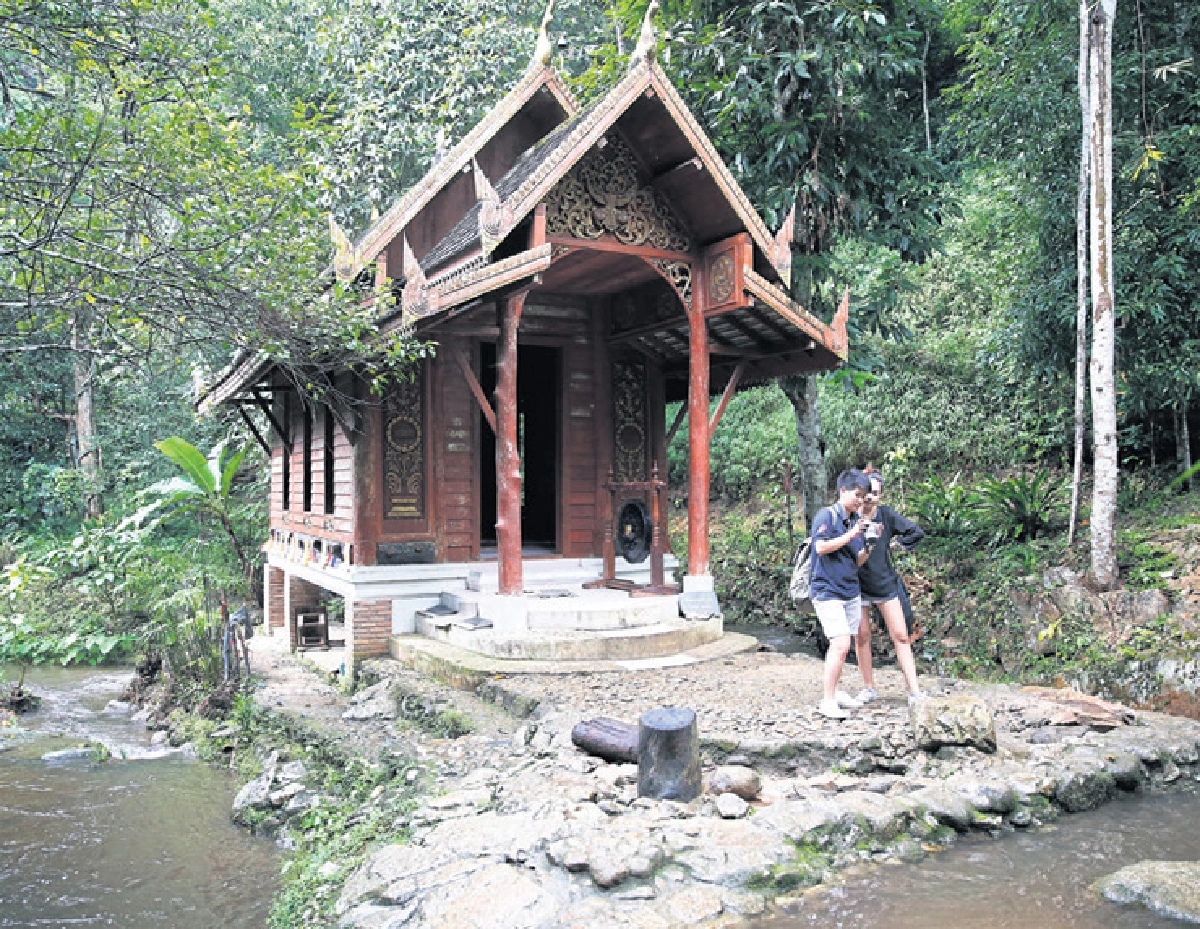 ตามรอยเสด็จฯ ในเมืองเล็ก ‘แม่กำปอง’