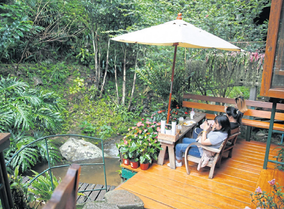 ตามรอยเสด็จฯ ในเมืองเล็ก ‘แม่กำปอง’