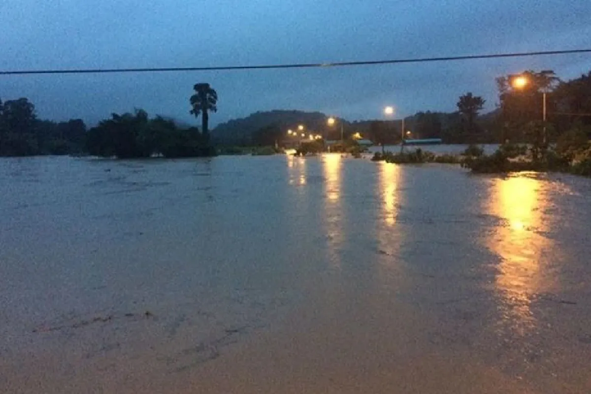 อุดรฯเจอฝนถล่มบ้านริมห้วยพังคอสะพานขาด