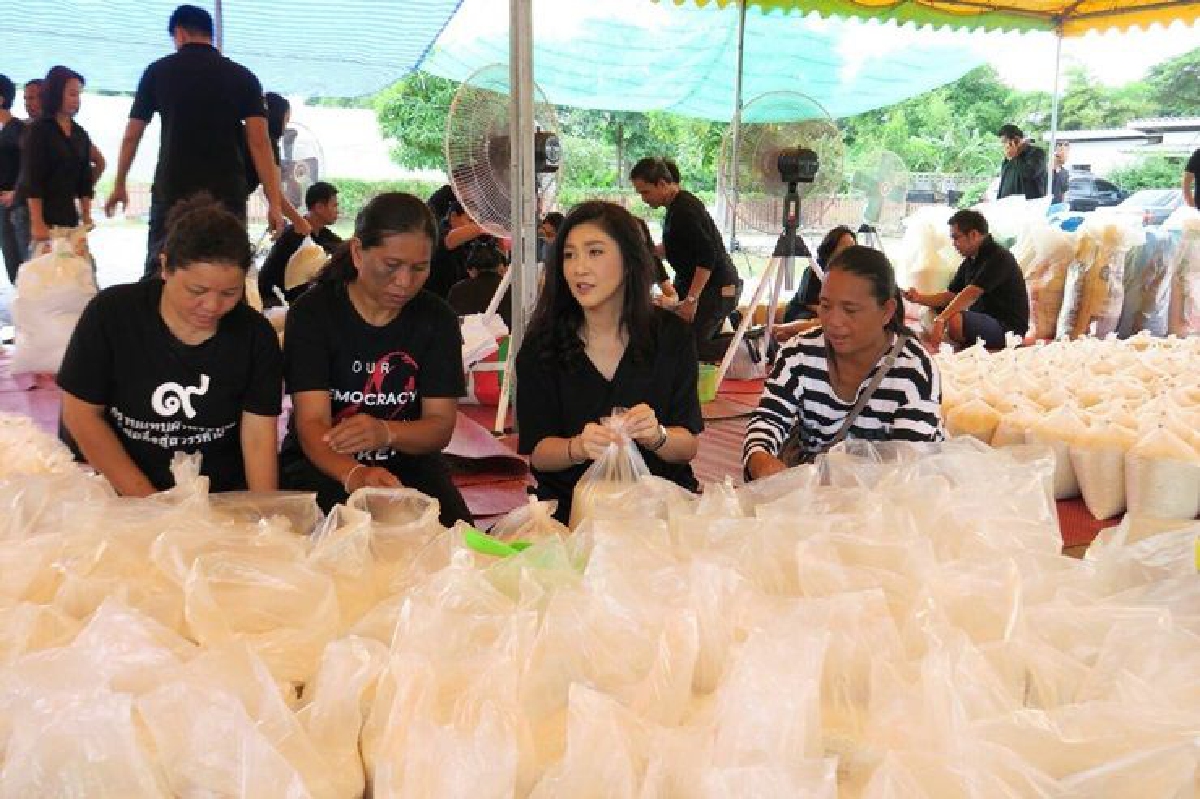 'ปู'ลุยขายข้าวห้างดังสำโรง11พ.ย. 'ปู'ลุยขายข้าวห้างดังสำโรง11พ.ย.