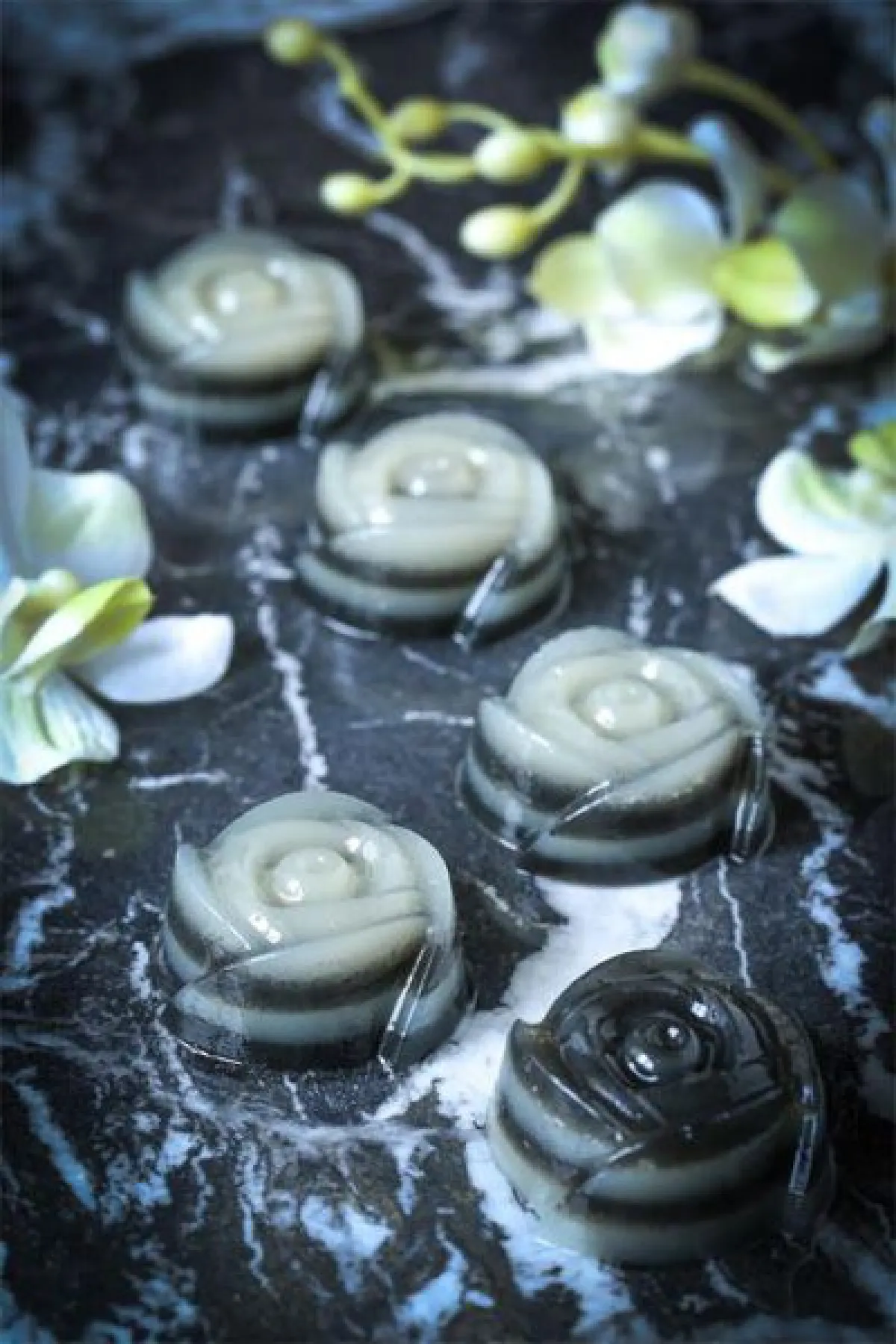 ขนมไทย หัวใจ minimal ขนมชั้นกาบมะพร้าวเผา