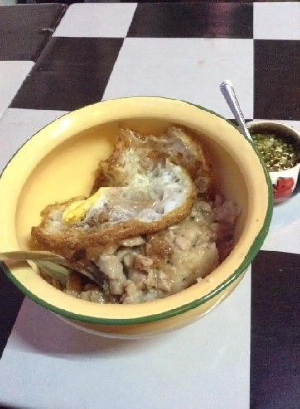 ไอเดียบรรเจิด!ร้านอาหารเมืองจันทน์ใช้ภาชนะสุดแปลกเสิร์ฟลูกค้า