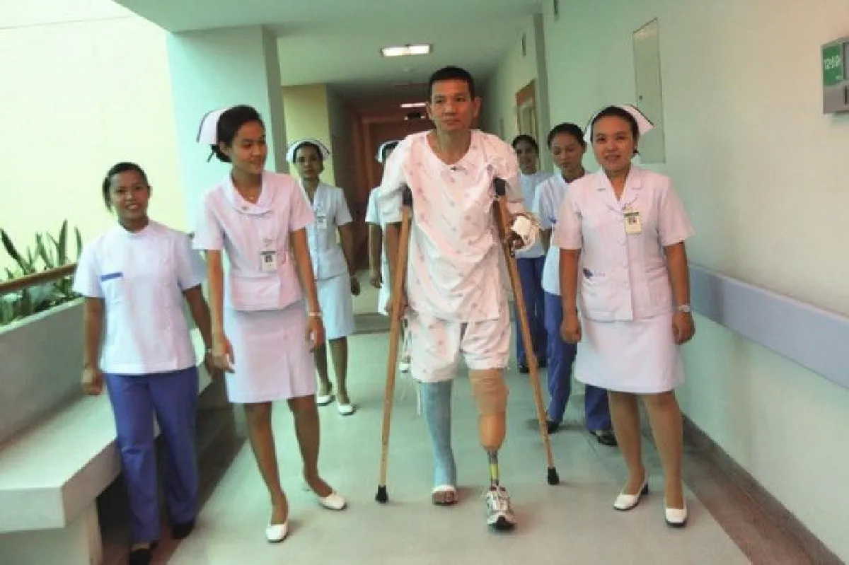 "เดชะพระบารมีปกเกล้าปกกระหม่อม" พล.ต.ต.นพดล เผือกโสมณ วีรบุรุษกระดูกเหล็ก