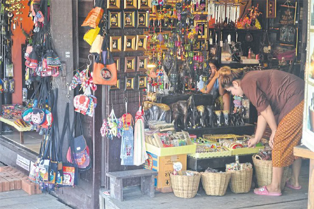 เดินย้อนเวลา ณ ตลาดน้ำอโยธยา