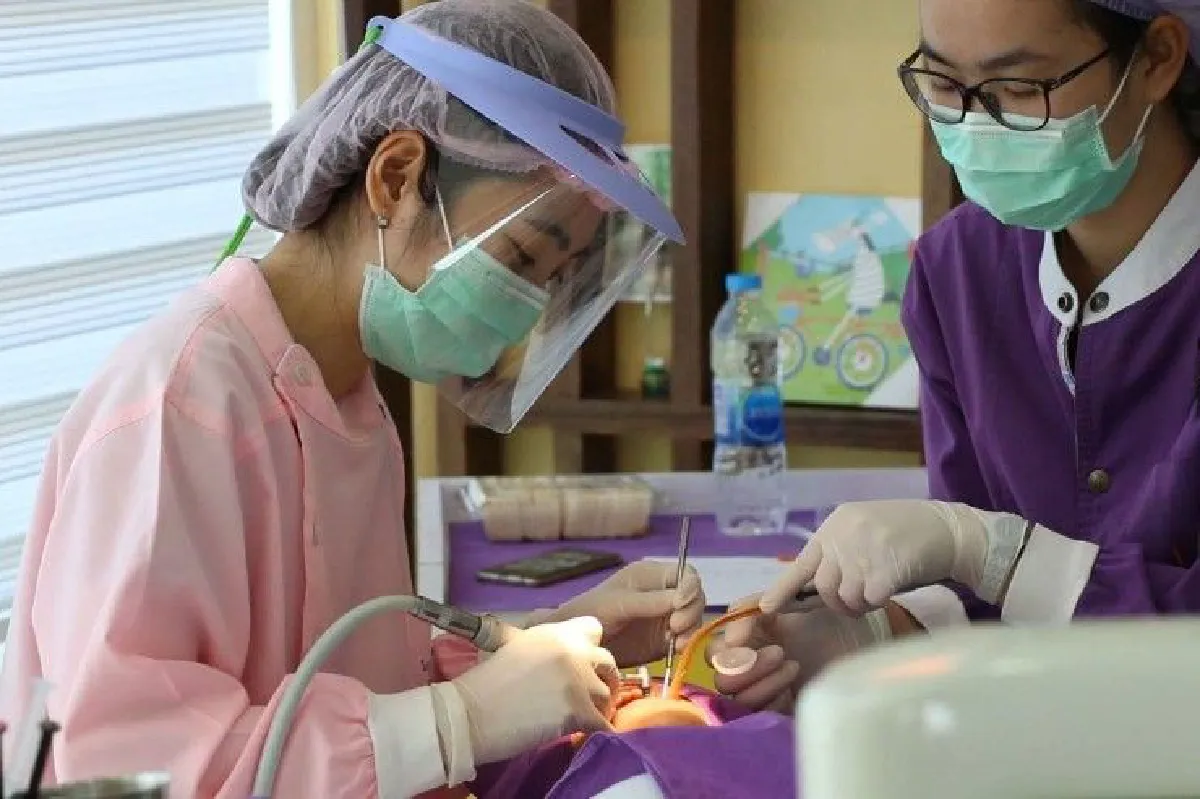 หมอฟันขอนแก่นเปิดให้บริการฟรีถวายเป็นพระราชกุศล