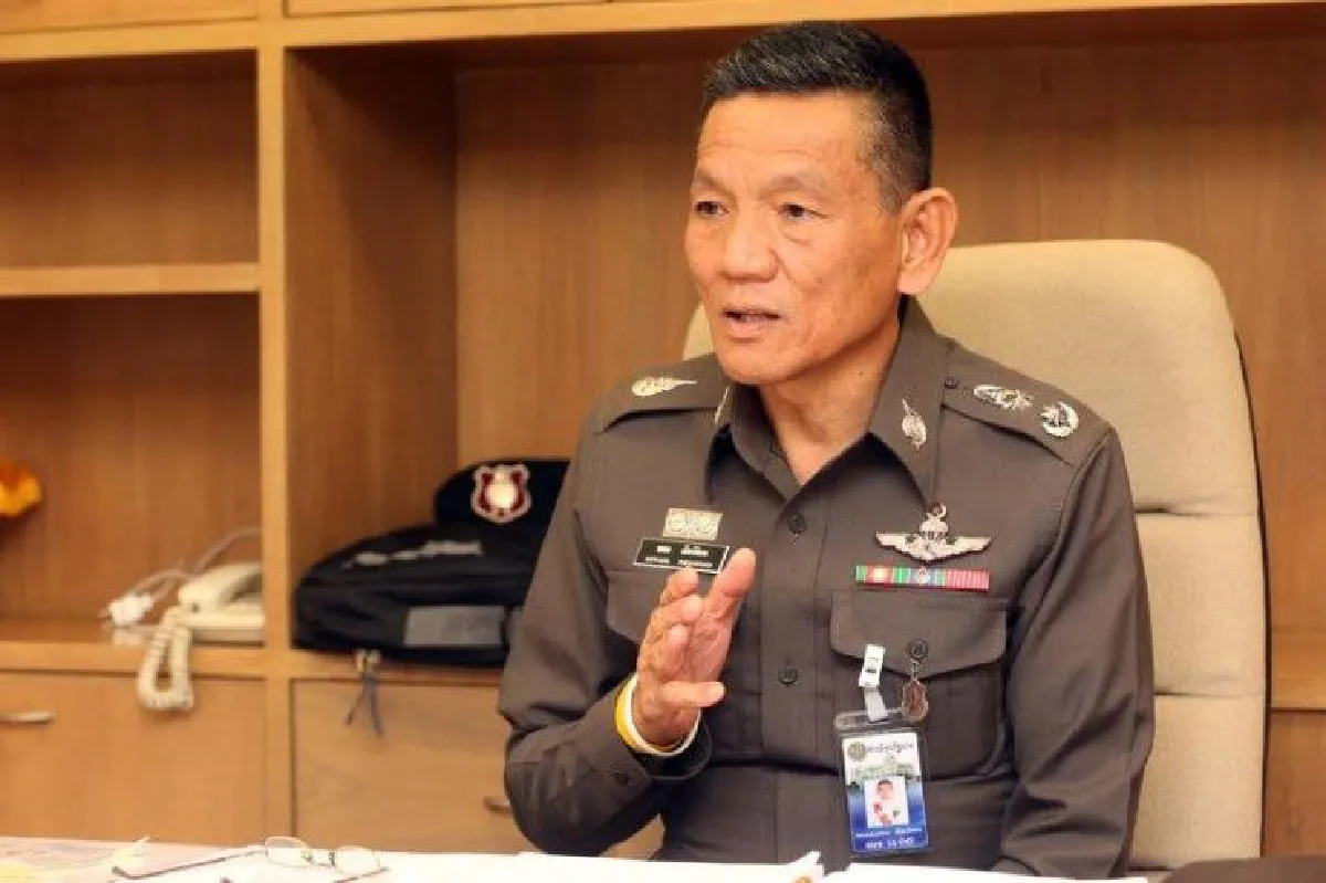 "เดชะพระบารมีปกเกล้าปกกระหม่อม" พล.ต.ต.นพดล เผือกโสมณ วีรบุรุษกระดูกเหล็ก