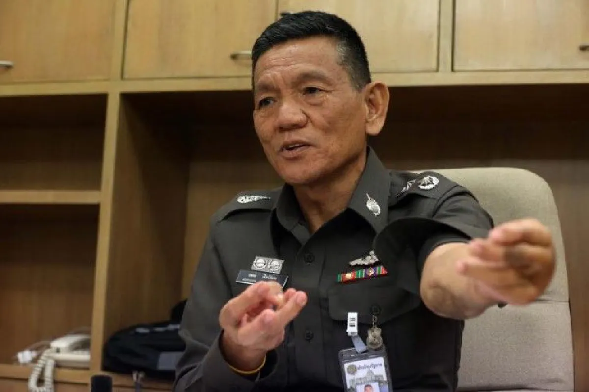 "เดชะพระบารมีปกเกล้าปกกระหม่อม" พล.ต.ต.นพดล เผือกโสมณ วีรบุรุษกระดูกเหล็ก