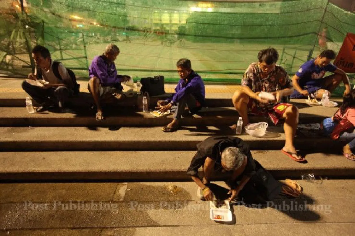 "แจกอาหารอย่างเดียวไม่ช่วยแก้ปัญหาคนไร้บ้าน" บุญเลิศ วิเศษปรีชา