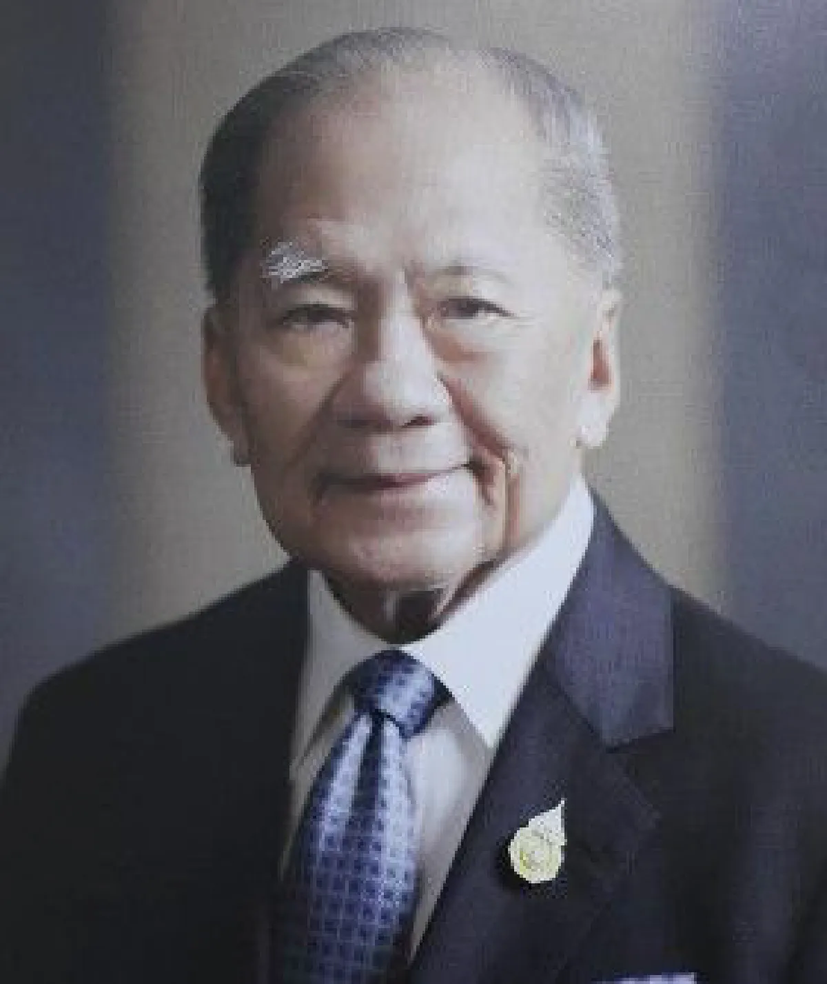 "พระบารมีคุ้มเกล้าฯ" ธานินทร์ กรัยวิเชียร