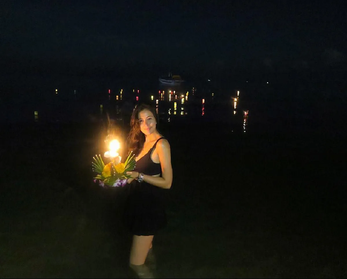 บุญจะส่งให้เราสุขใจ..เก็บตกภาพคนบันเทิงลอยกระทง 2559