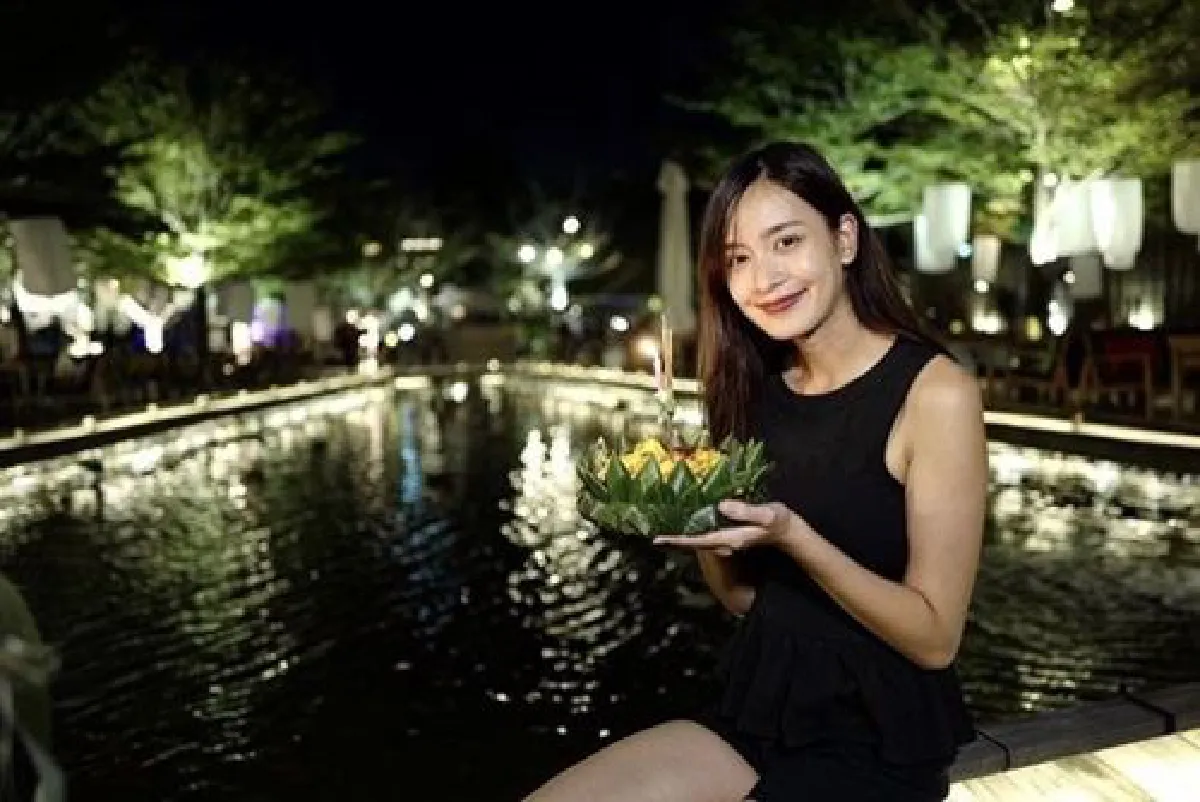 บุญจะส่งให้เราสุขใจ..เก็บตกภาพคนบันเทิงลอยกระทง 2559