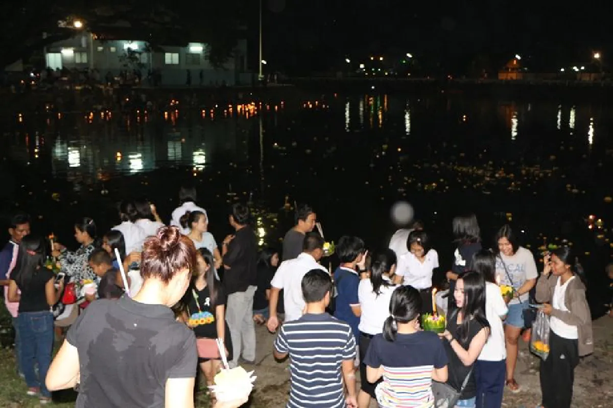 สุรินทร์จัดลอยกระทงเรียบง่ายชมจันทร์ใกล้โลก