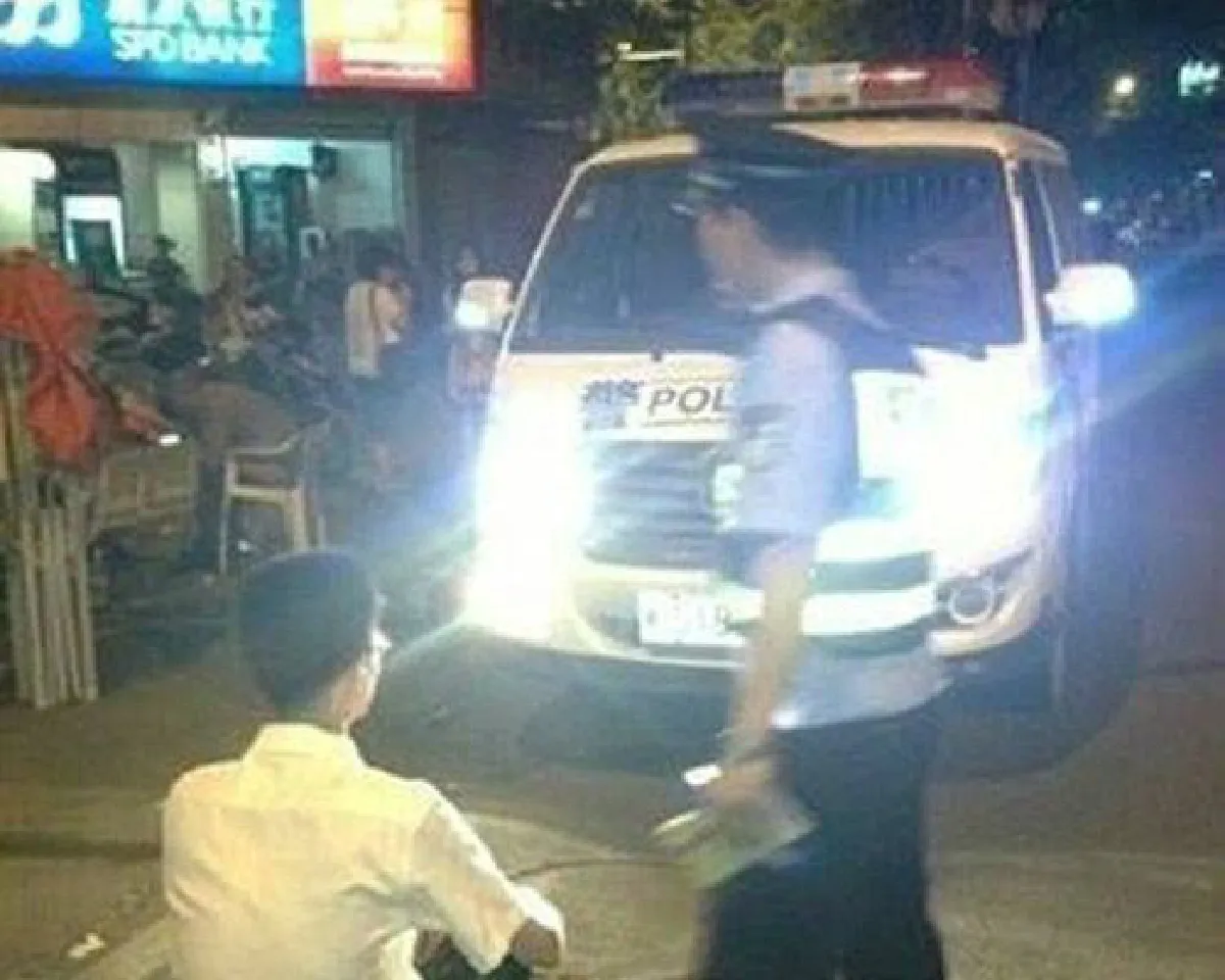 จีนติดสติ๊กเกอร์ผีหลังรถป้องกันคันอื่นสาดไฟสูงใส่