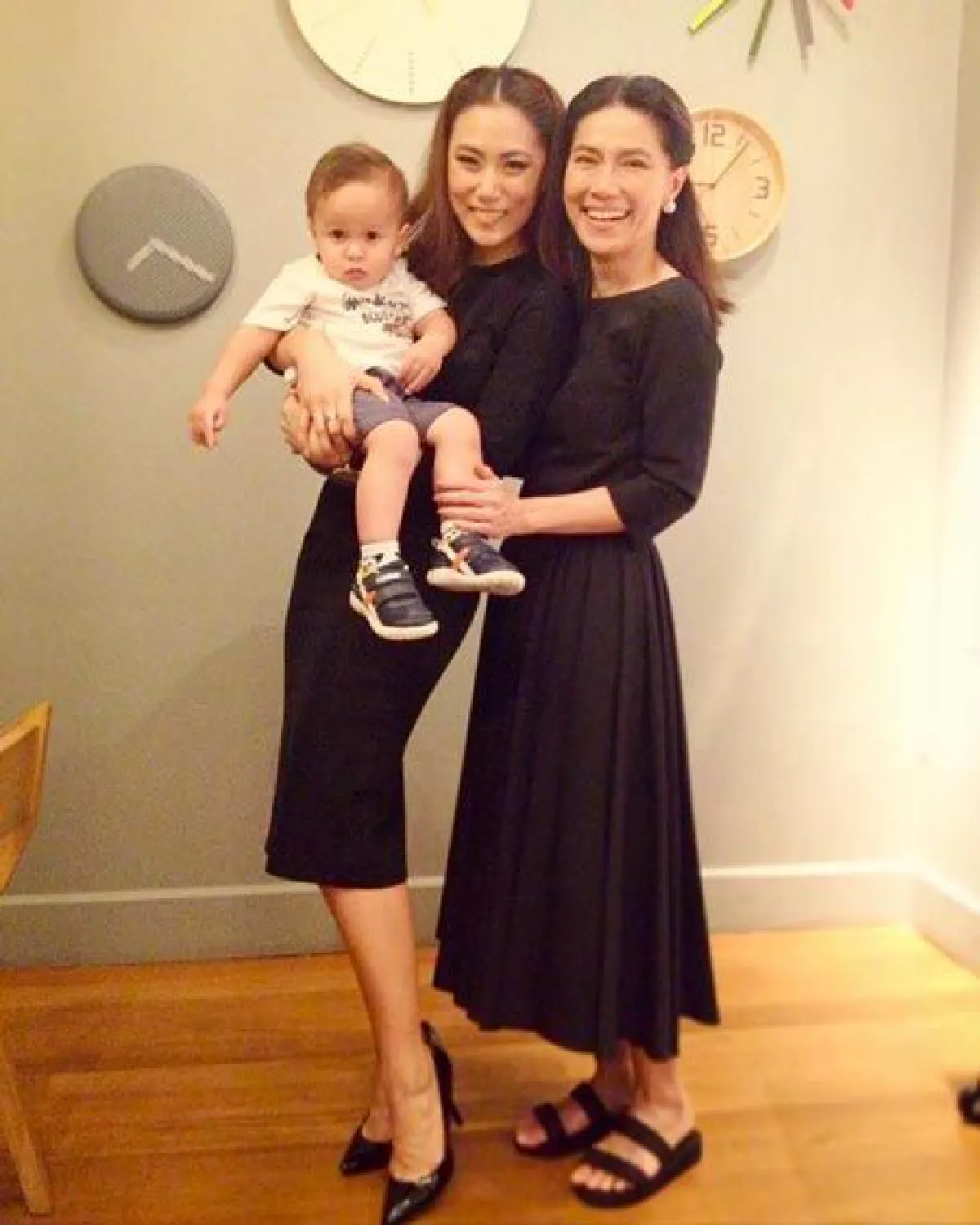 อบอุ่นอีกครั้ง! ตู่-เอ๋-น้องเพลง ถ่ายภาพพร้อมหน้าพ่อแม่ลูก