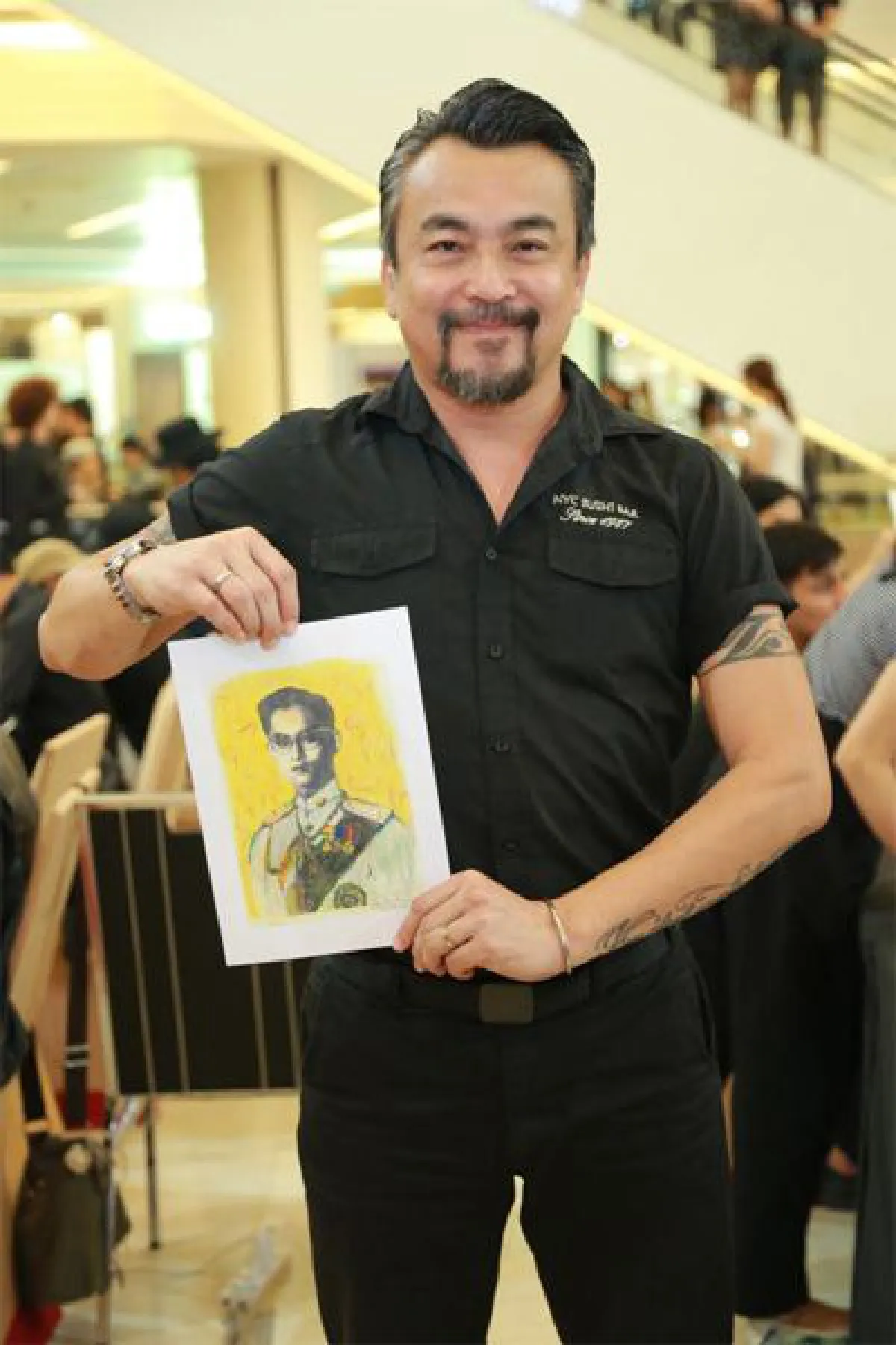 ศิลปิน (เล็กๆ) วาดพระบรมสาทิสลักษณ์