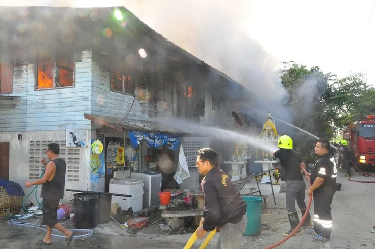 ไฟไหม้ร้านขายของชำเสียหายไม่ต่ำกว่า1ล้านบาท