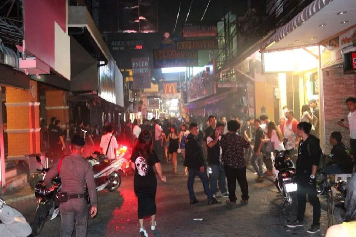 ระทึก!ไฟไหม้ดิสโก้เธคกลางวอล์กกิ้งสตรีท