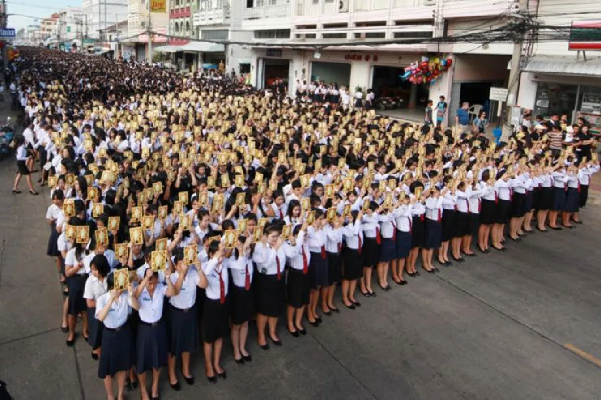 ชาวสุรินทร์นำช้าง189เชือกร่วมอาลัยในหลวงร.9 (มีคลิป)