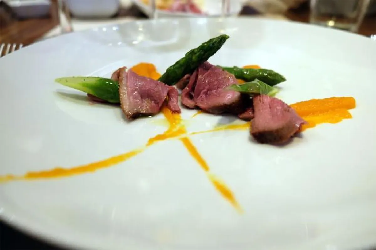 มื้อพิเศษ ณ ห้องอาหารรอสซินีส์ กับเชฟมิชลินสตาร์ ฟาบิโอ้ รอสซี่