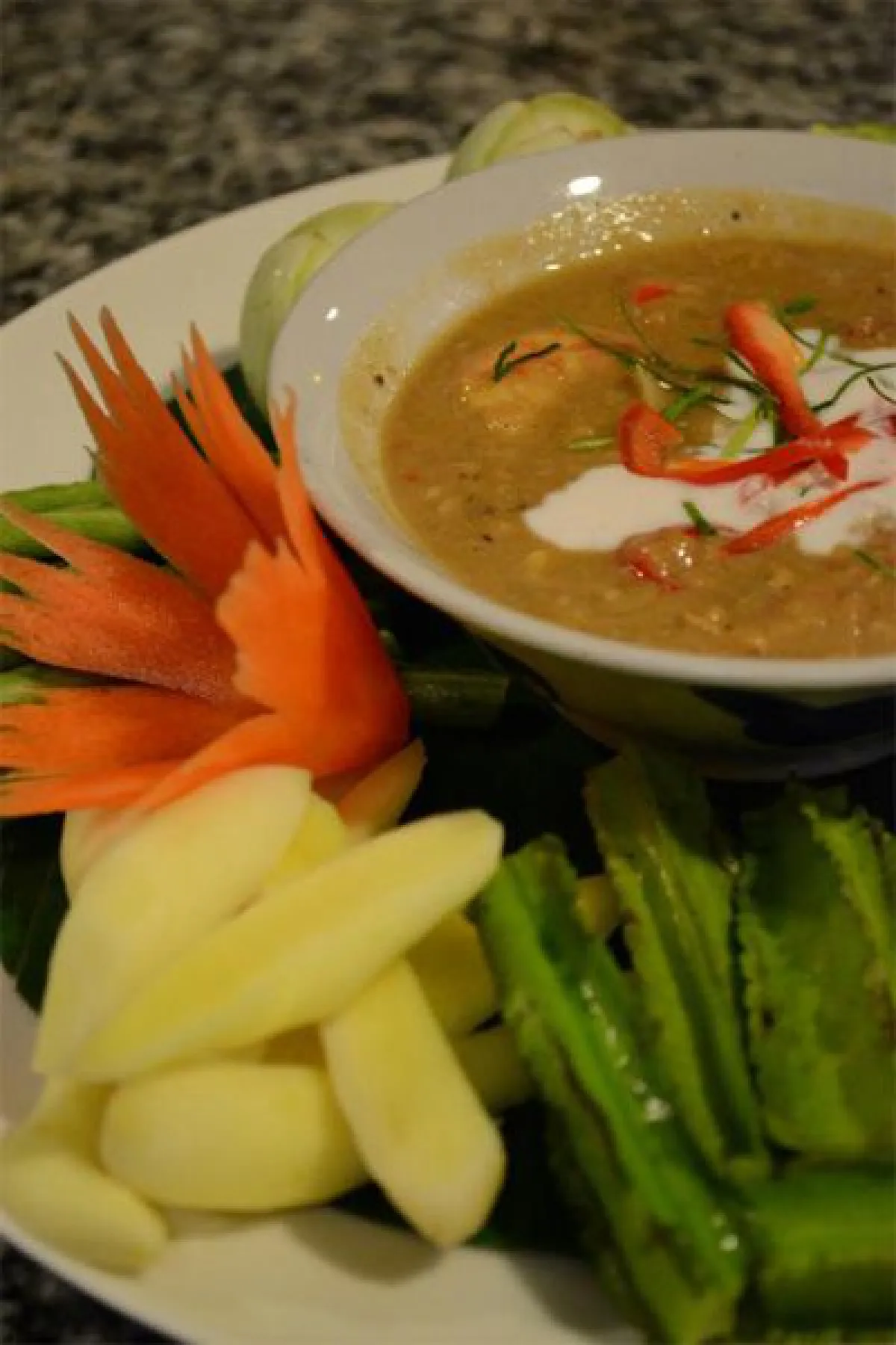 บ้านไม้ชายน้ำ อิ่มท้องและย้อนความหลัง