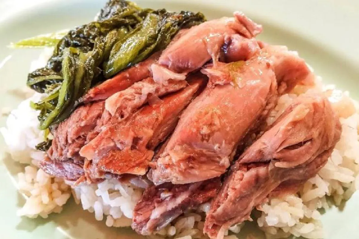 ขาหมูก๊วยเจ๋งเมืองตรัง อร่อยกลิ่นสมุนไพรจีน