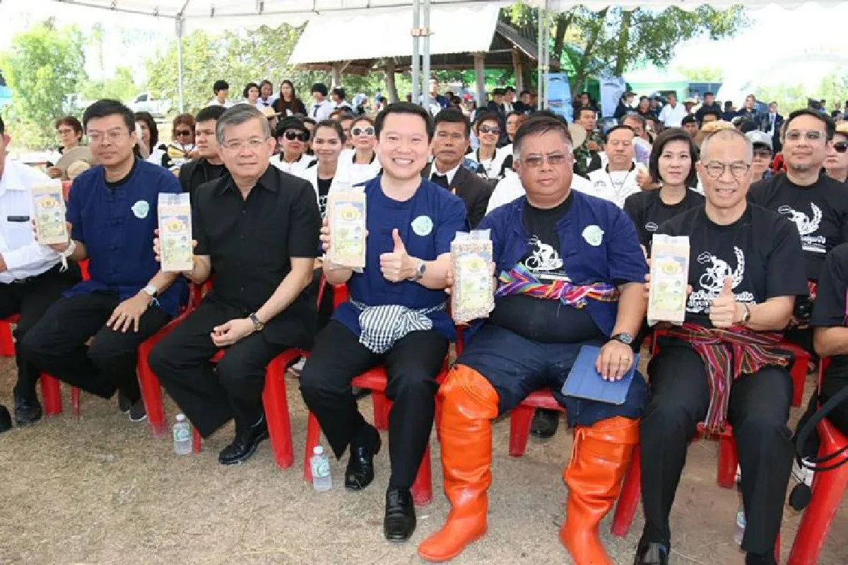 พช.ตรวจงานประชารัฐร้อยเอ็ดแนะยึดหลักทรงงานร.9