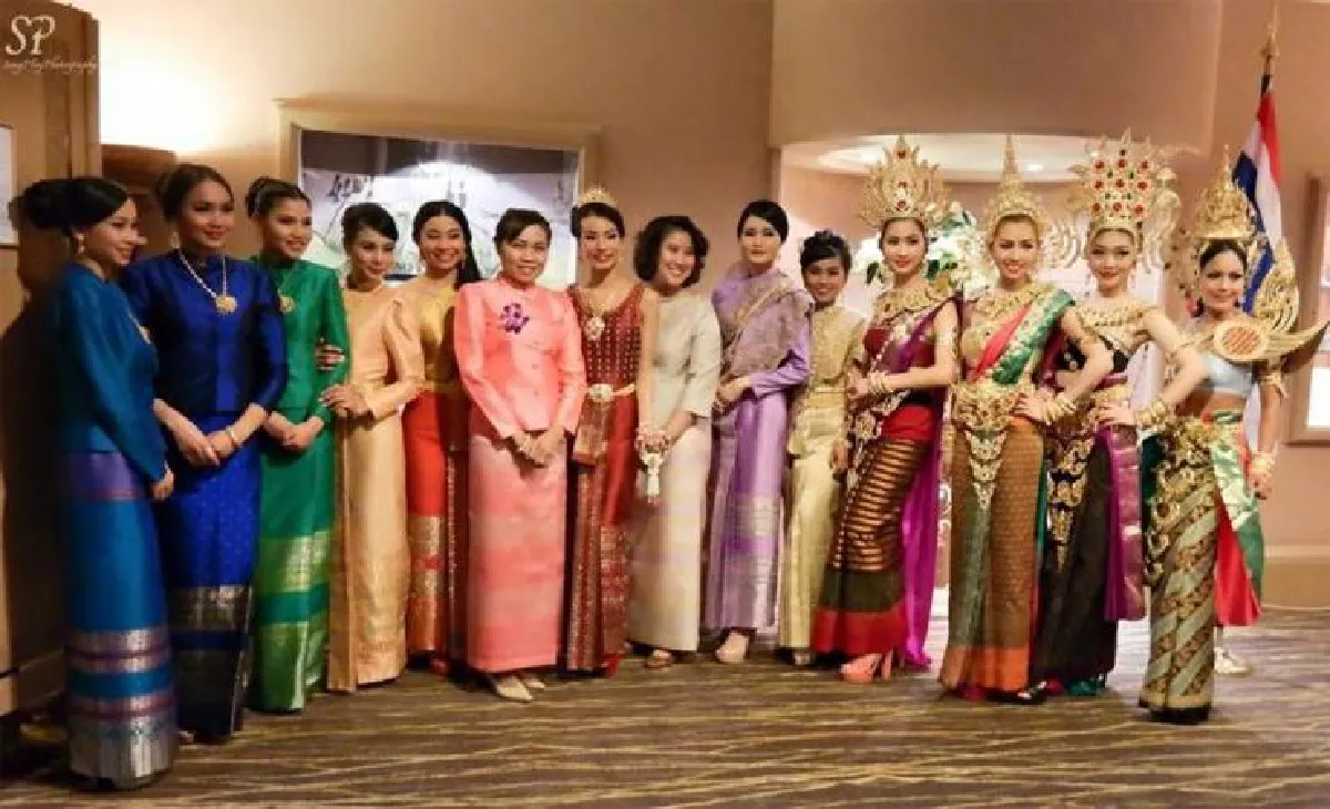 ‘สยามกัลยา’ กลุ่มคนรักชุดไทยในต่างแดน